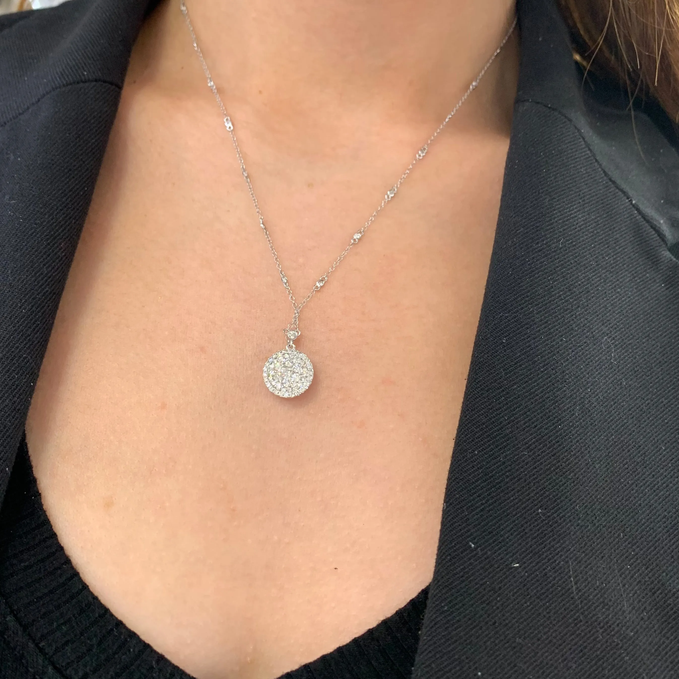 14k White Gold and Diamond Round Shaped Necklace