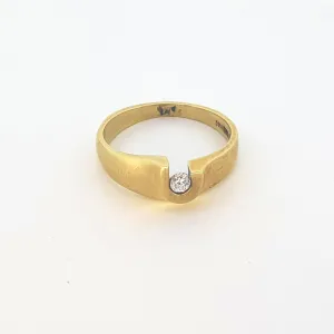 9ct Yellow Gold and Diamond Ring