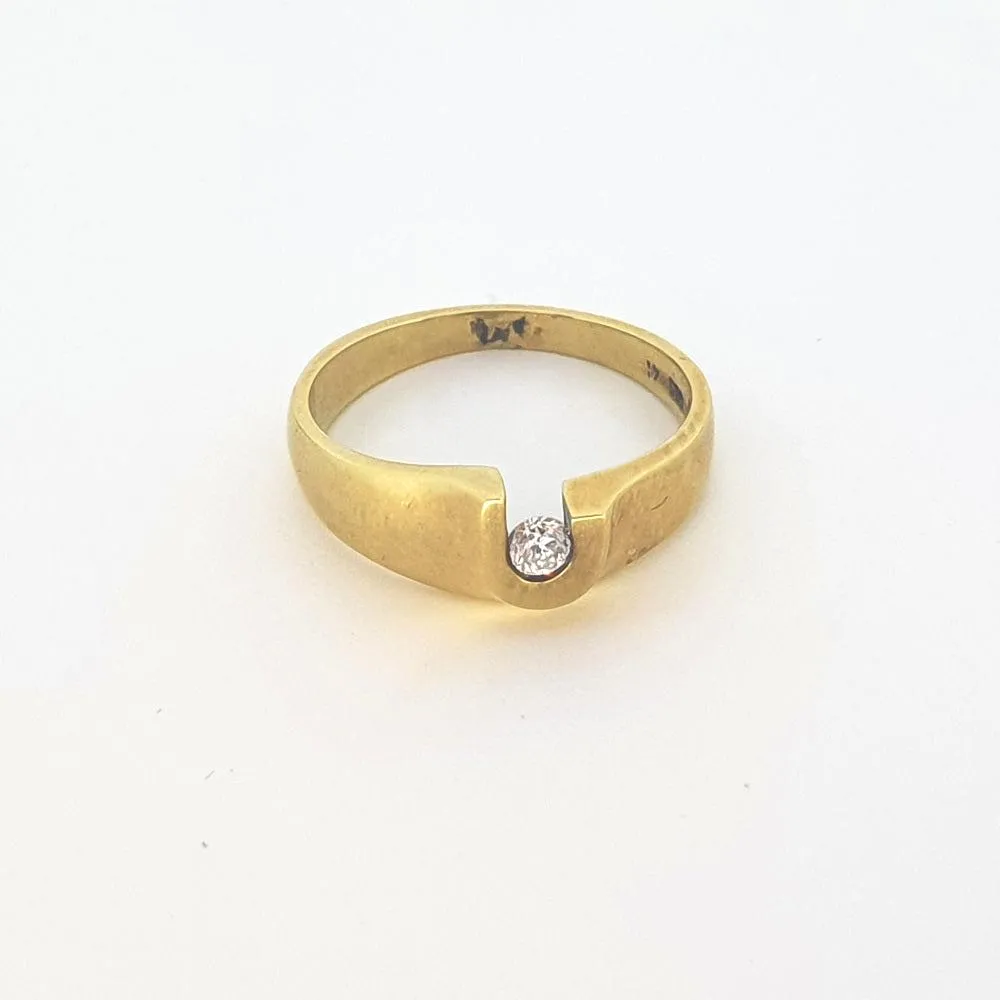 9ct Yellow Gold and Diamond Ring