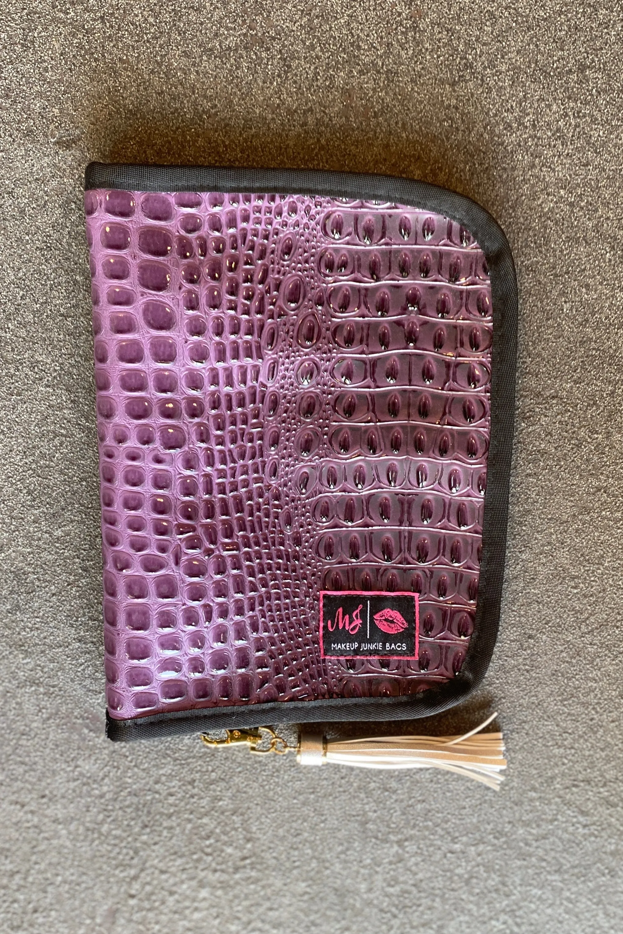 Bubble Gator Amethyst Brush Book