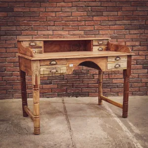 Classic 8 draw Desk