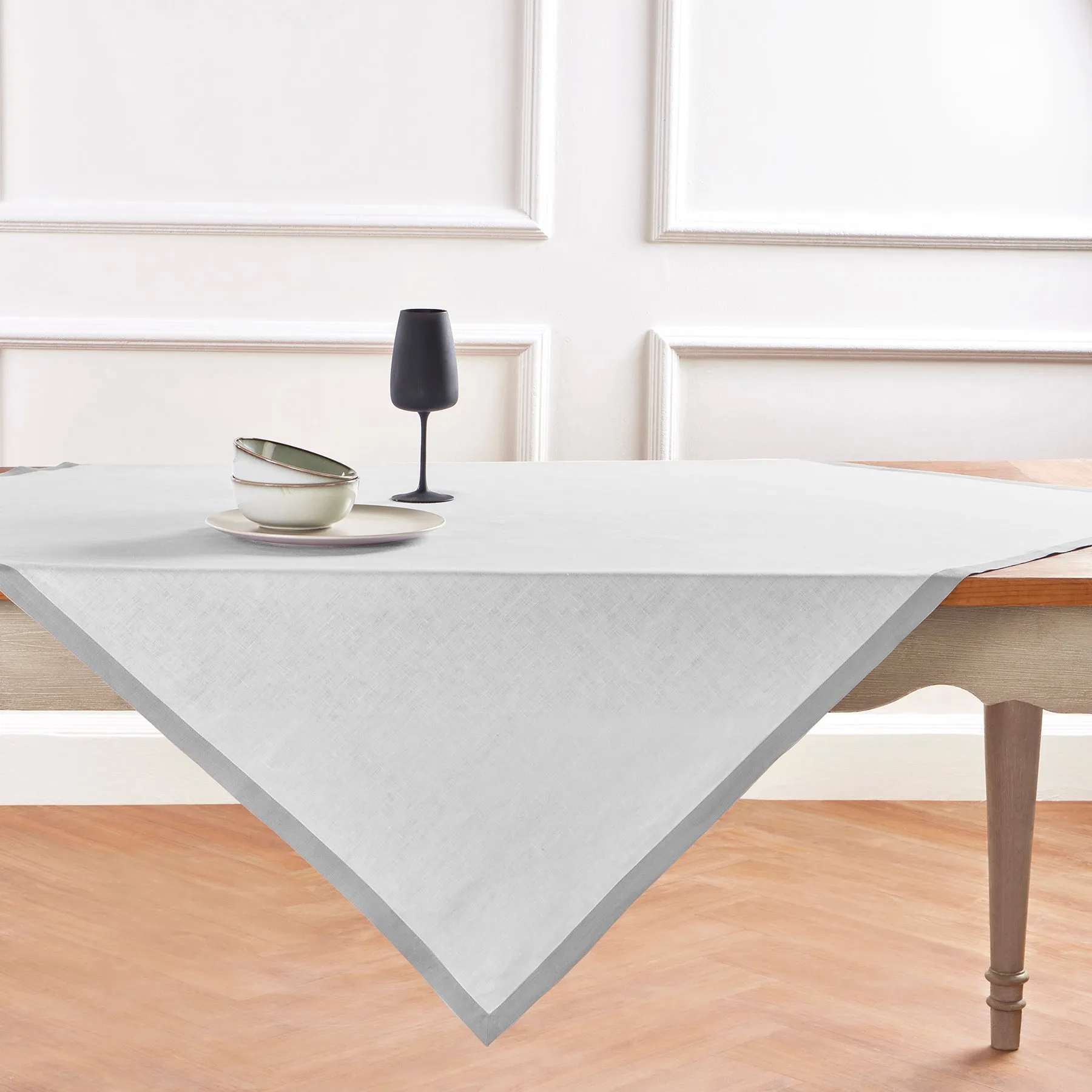 Classic Table Throw