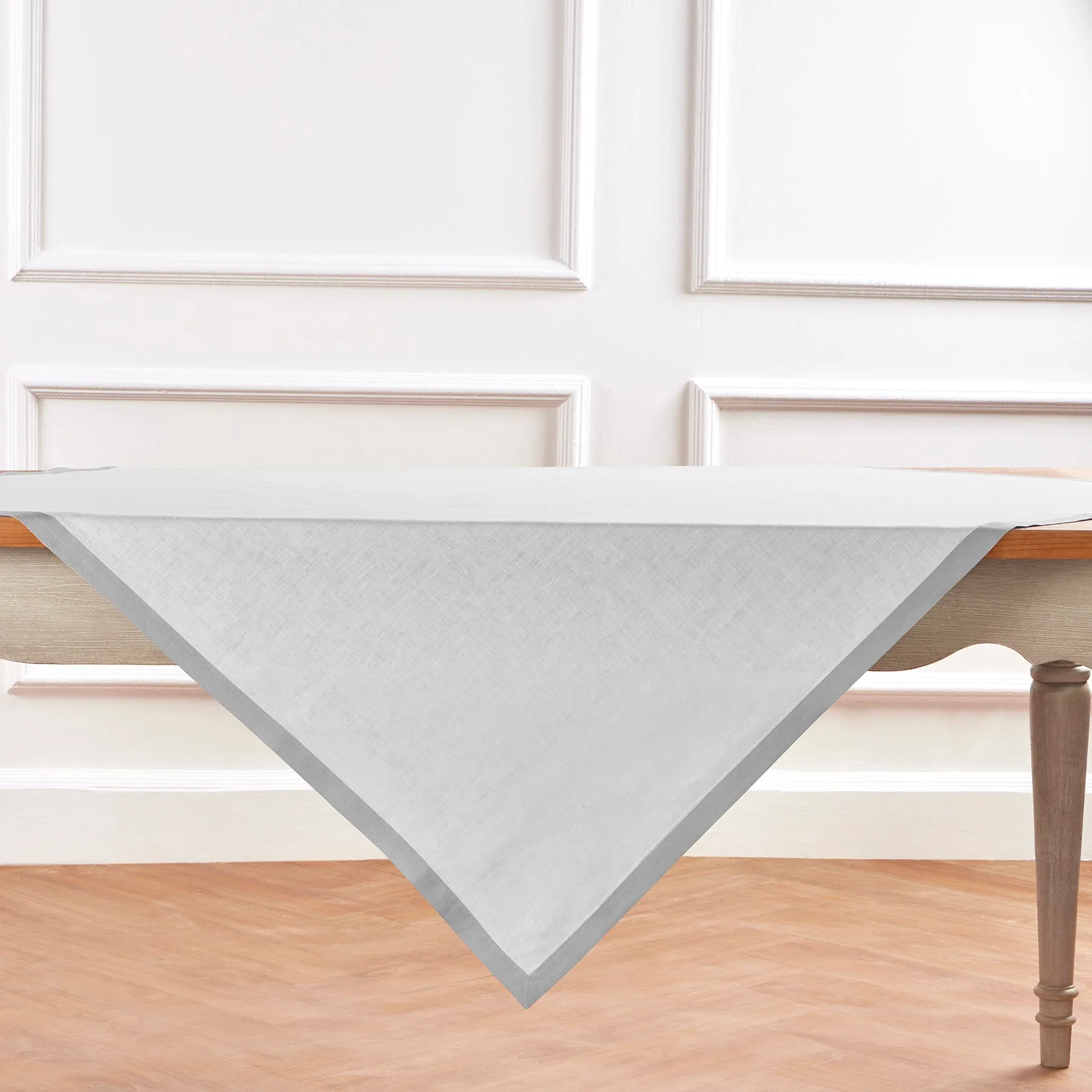 Classic Table Throw