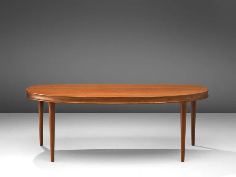 Danish Round Shaped Coffee Table in Teak