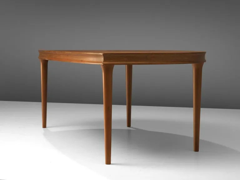 Danish Round Shaped Coffee Table in Teak