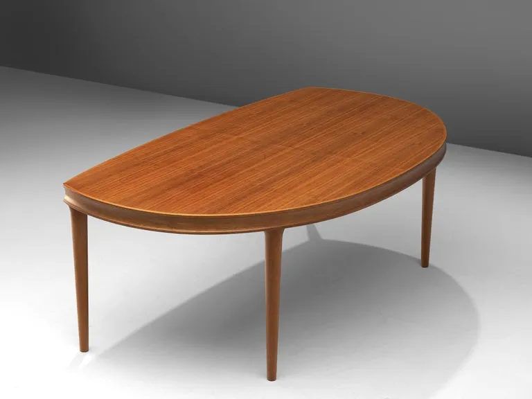 Danish Round Shaped Coffee Table in Teak
