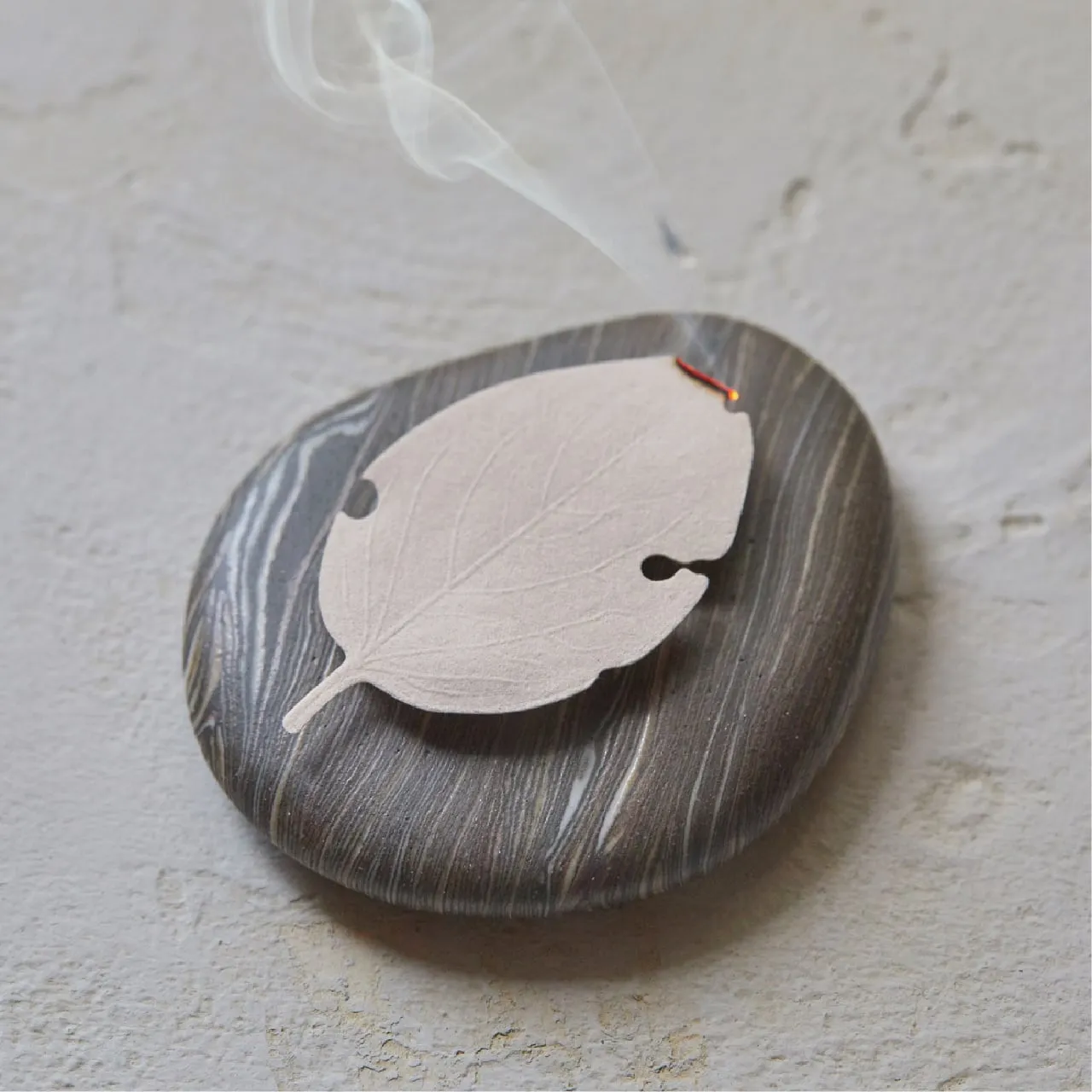 HAKO Paper Leaf Incense - Cinnamon