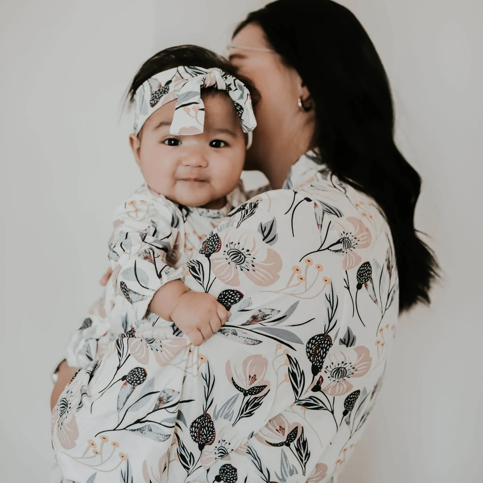 Knotted Gown Gift Bundle w/ Headband & Blanket - (0-3mo)