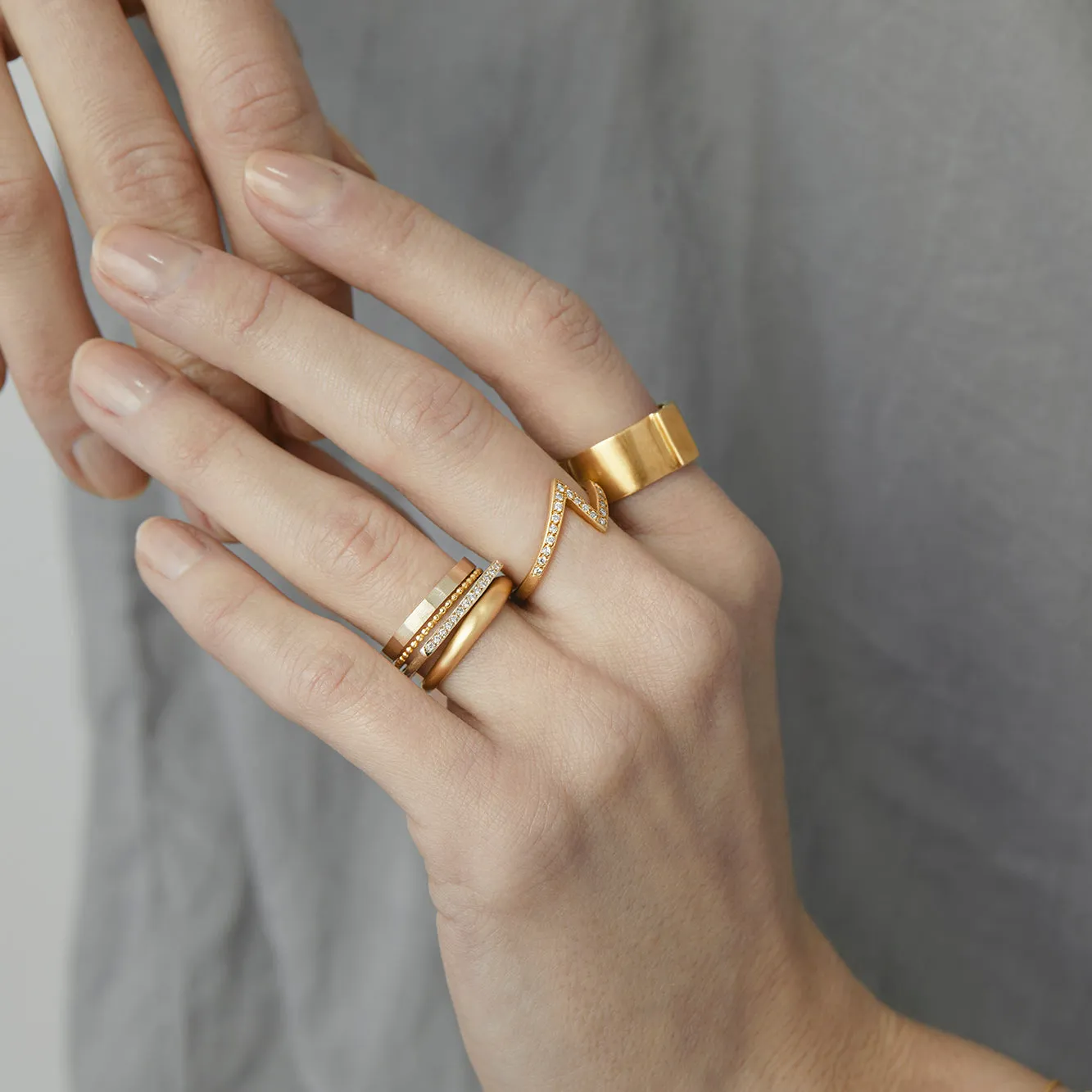 R4701W | Diamond Arch Ring