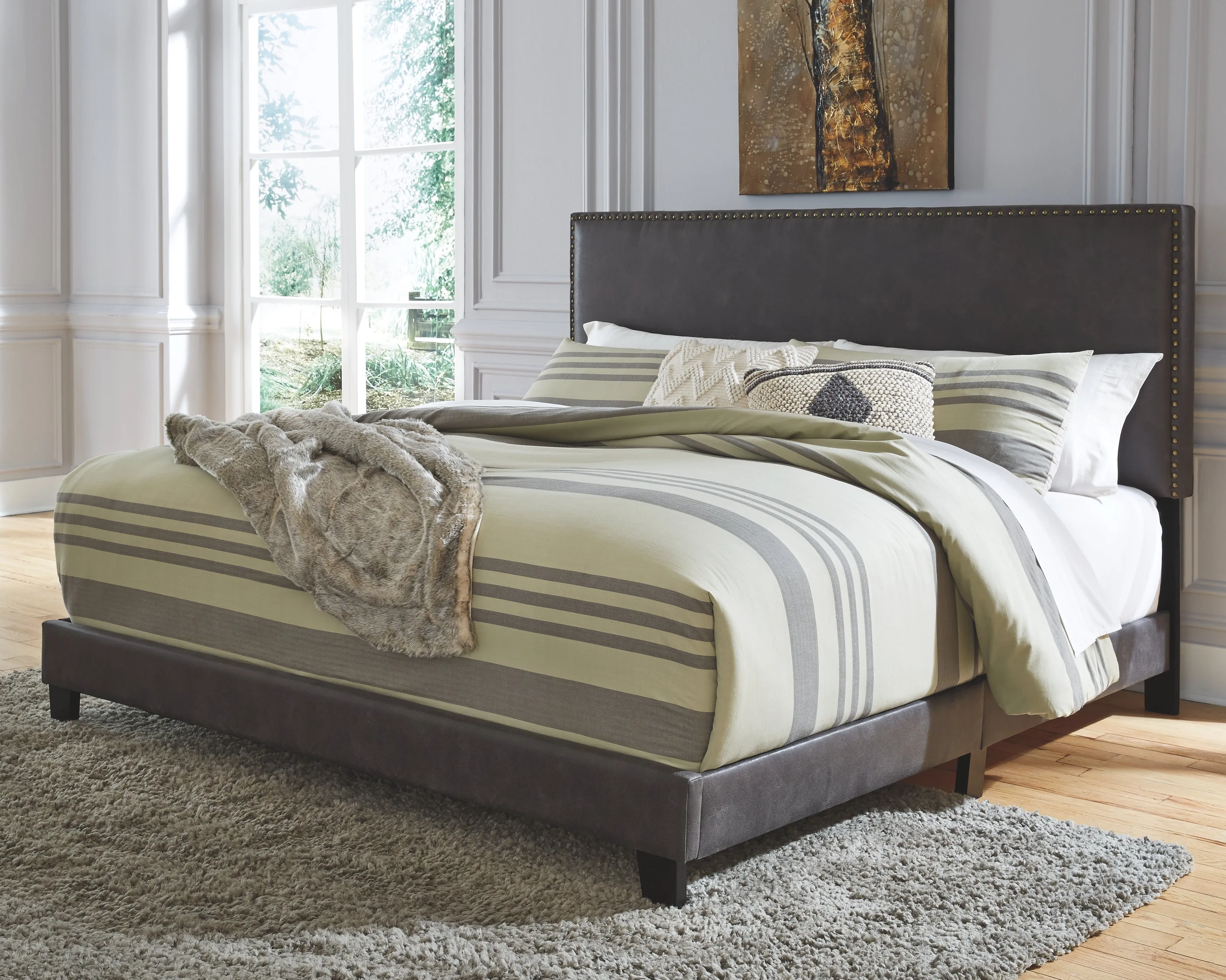 Signature Design by Ashley Vintasso King Upholstered Bed