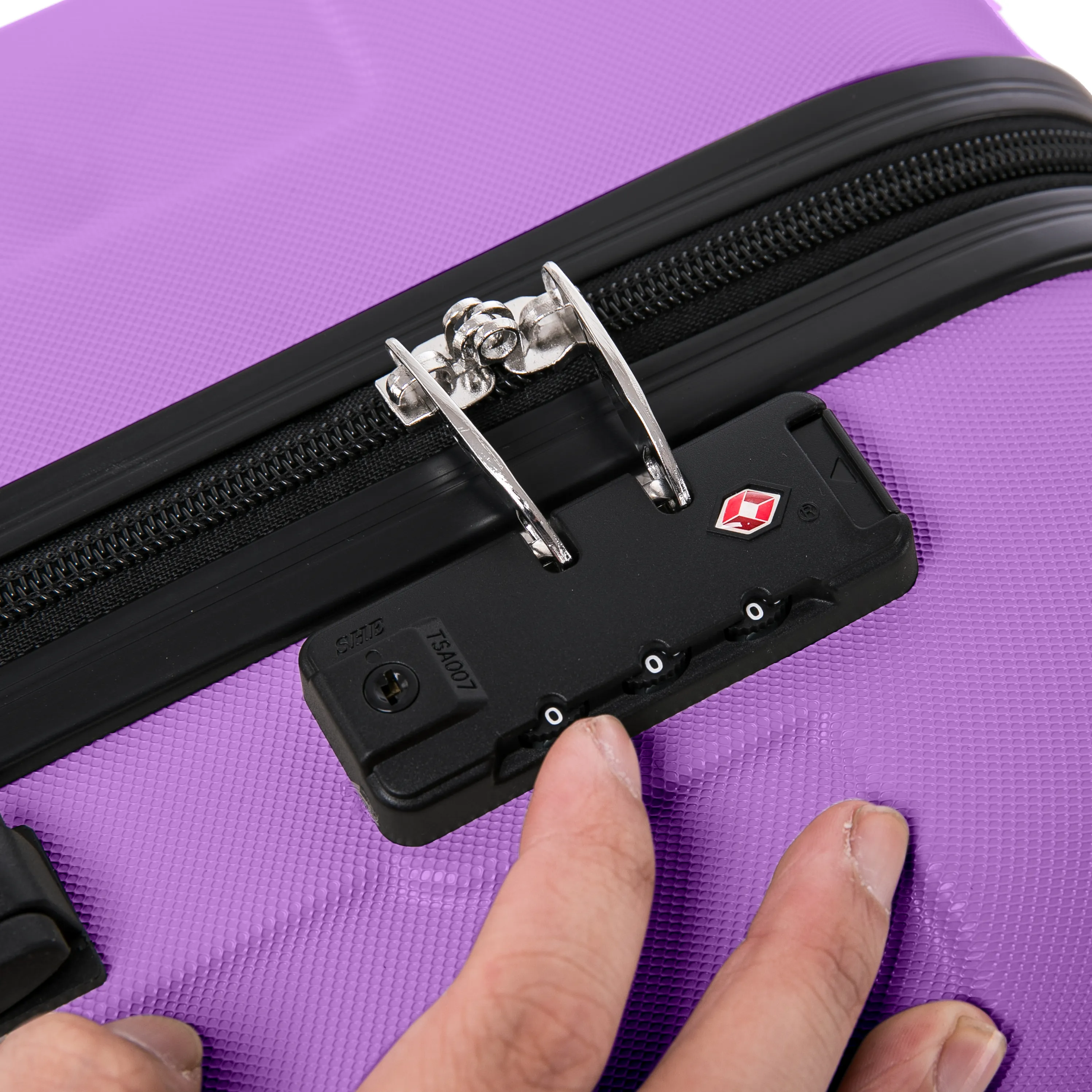 Skywander 20" Cabin Suitcase in Lavender
