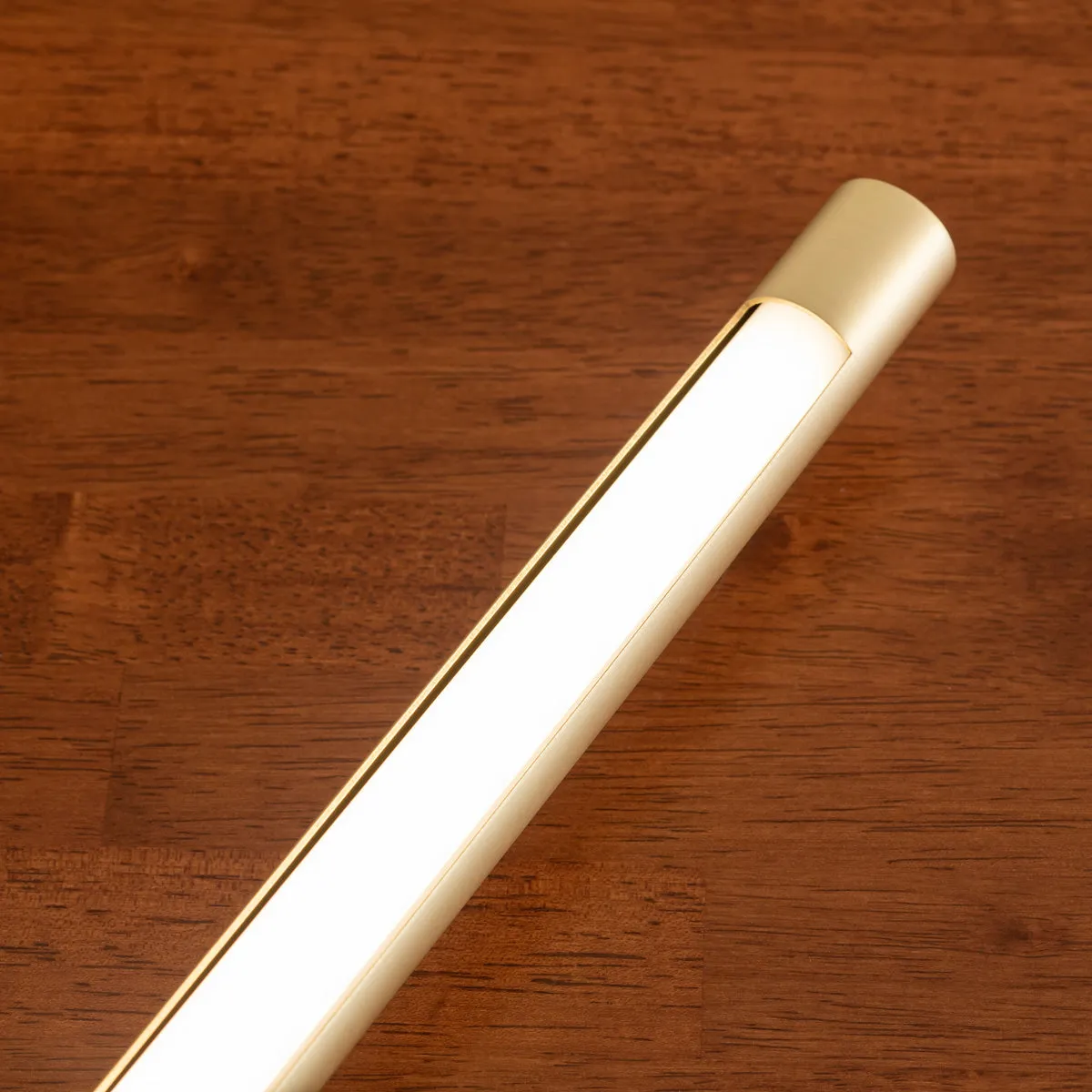 Smart Chic Bar Light