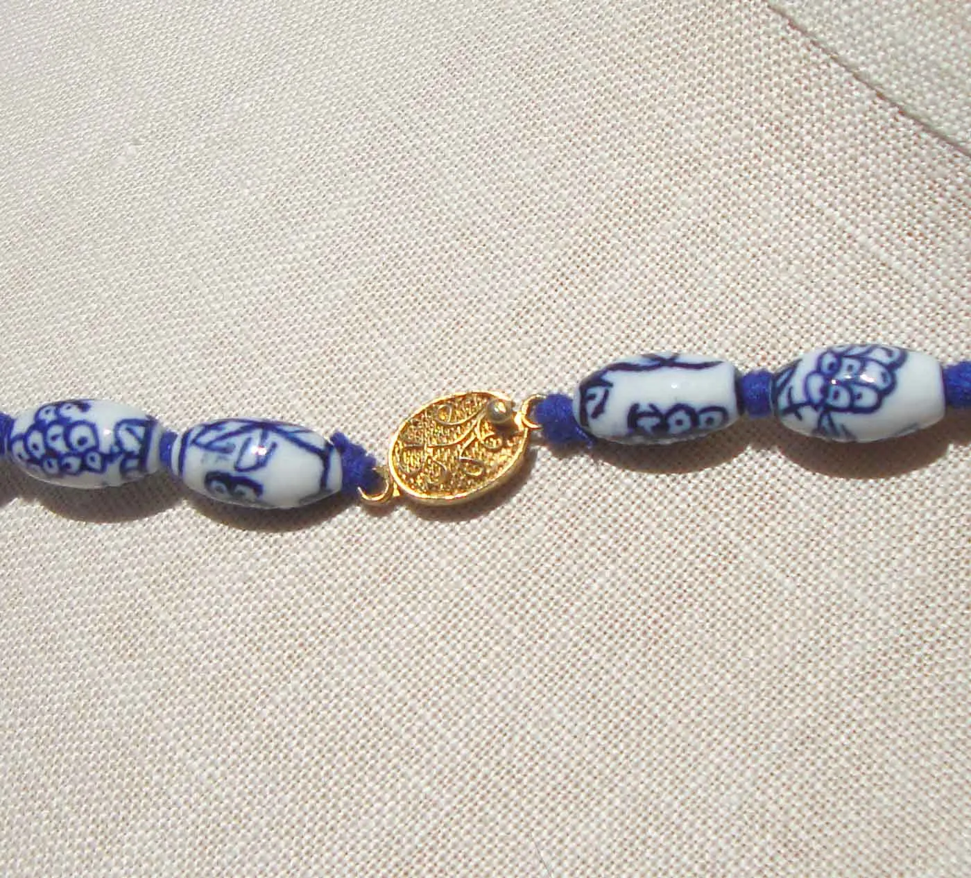 Vintage 40s Chinese Export Necklace Blue & White Porcelain Beads