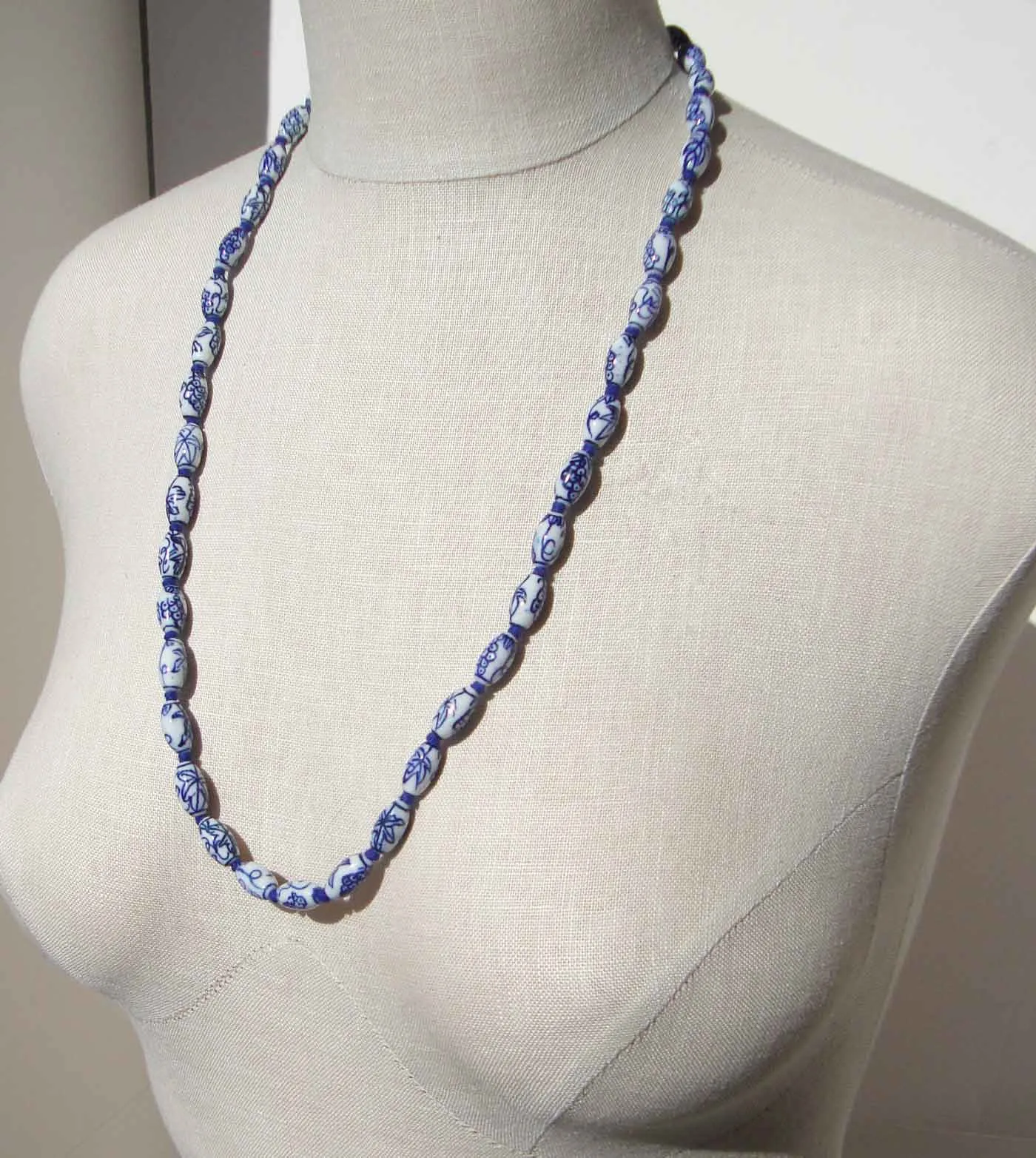 Vintage 40s Chinese Export Necklace Blue & White Porcelain Beads