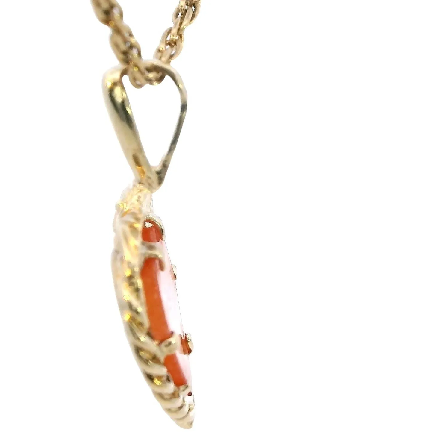 Vintage 9ct Yellow Gold Heart-Shaped Cameo Pendant - Elegant Lady Motif
