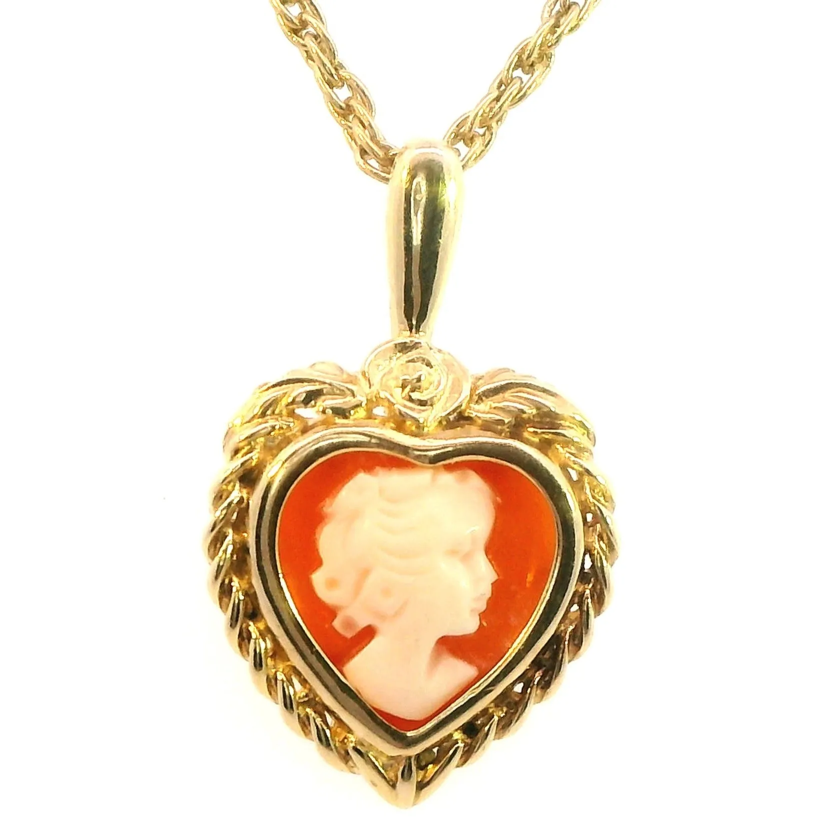 Vintage 9ct Yellow Gold Heart-Shaped Cameo Pendant - Elegant Lady Motif